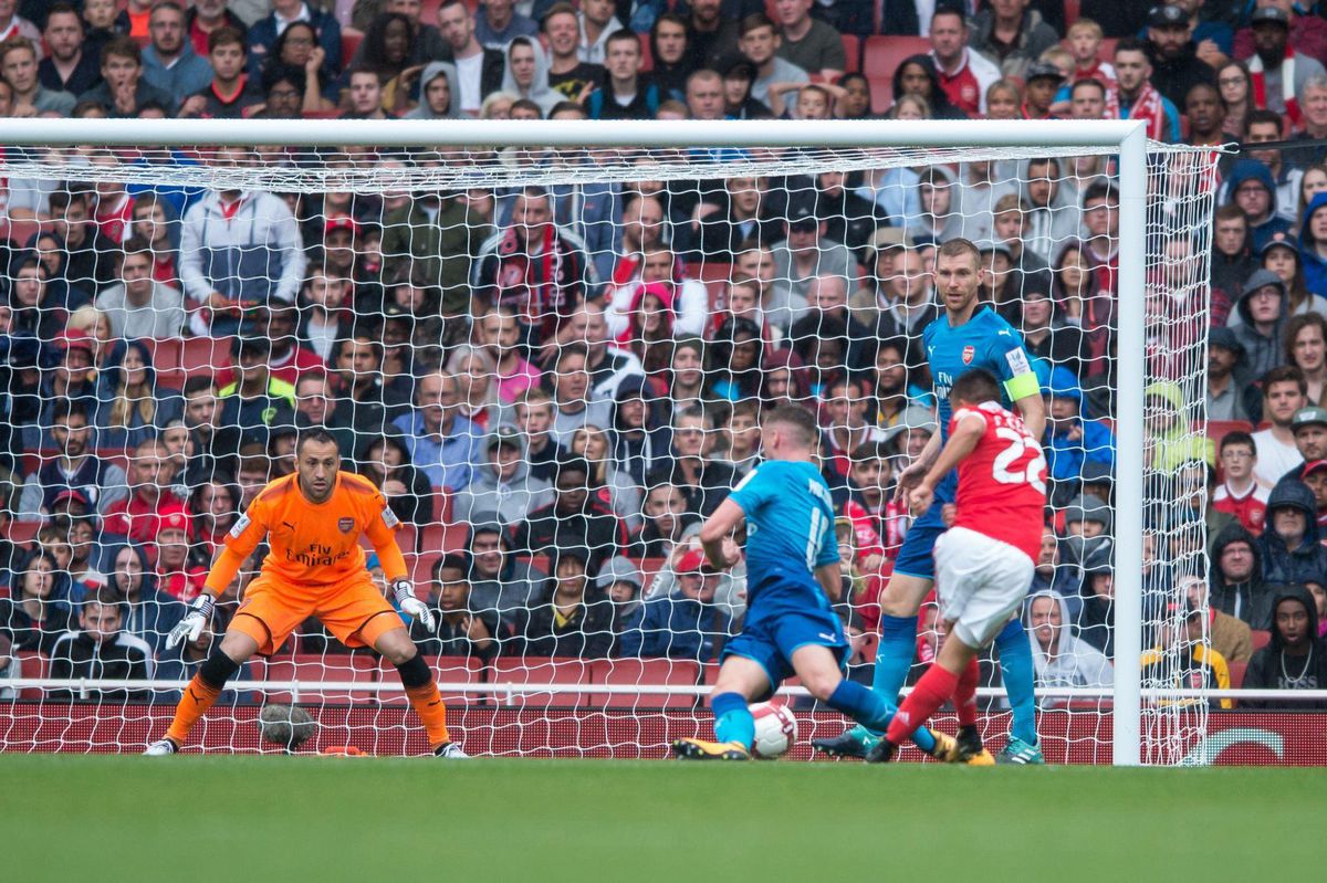 Arsenal met ruime cijfers langs Benfica in leuk doelpuntenfestijn (video)