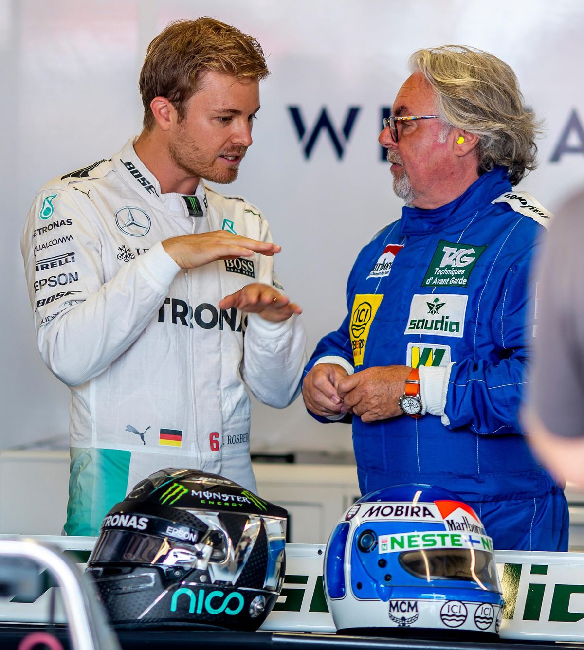 Vader en zoon Rosberg scheuren samen over circuit van Monaco