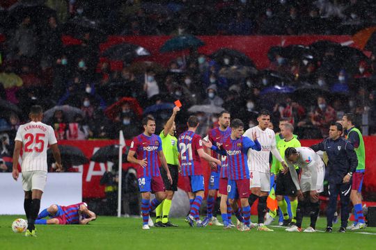 Barça scoort niet meer na rode kaart Jules Koundé: 1-1 tegen Sevilla