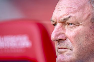 Twente-trainer Ron Jans kondigt alvast afscheid aan: 'Wel prettig om eigen tijd in te richten'