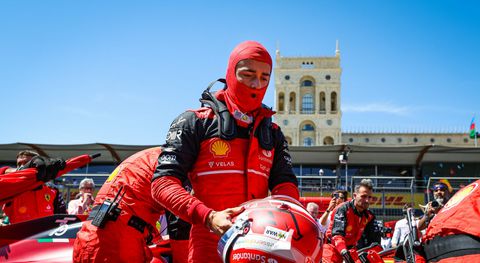 📸 | Volgende domper voor Charles Leclerc: coureur van Ferrari mist vlucht naar Montreal