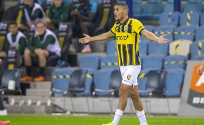 Vitesse verhuurt Darfalou aan hekkensluiter PEC Zwolle