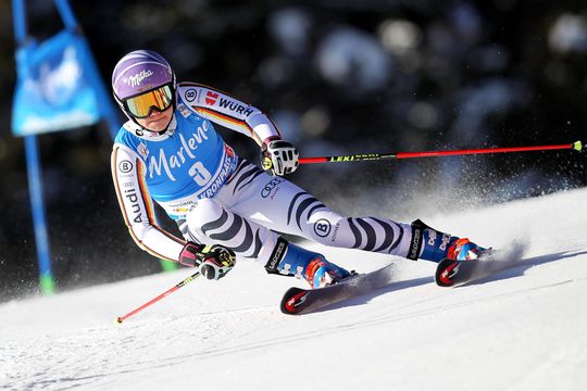 Duitse skiester Rebensburg keert terug met zege