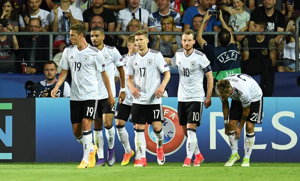 Duitse voetbaltalenten pakken EK-titel dankzij 'dabber' Weiser