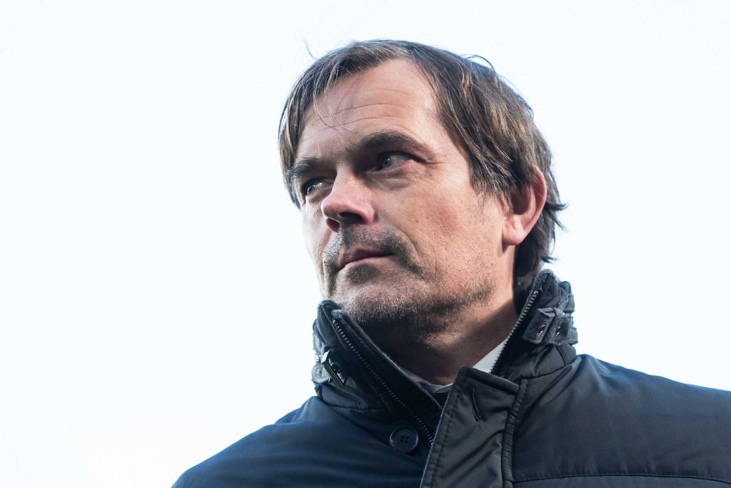 Cocu vindt het zorgwekkend dat KNVB-directeur hoopt op kampioenschap Feyenoord