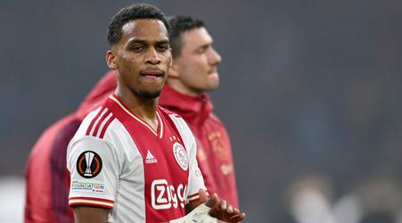 Ajax neemt voorafgaand aan Klassieker tegen Feyenoord afscheid van Jurriën Timber