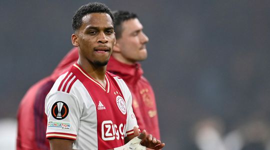 Ajax neemt voorafgaand aan Klassieker tegen Feyenoord afscheid van Jurriën Timber