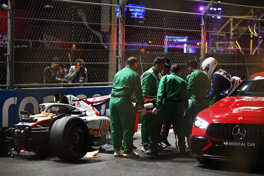 🎥 | Dit Haas-wrak bleef over na de zware crash van Mick Schumacher