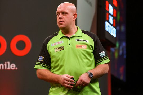 🎥 | Van Gerwen geeft verklaring voor 6-0: 'Toen Dobey werd omgeroepen, zat ik op wc'