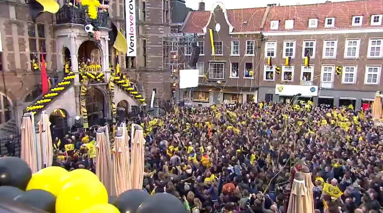 Feest! Zo wordt VVV momenteel gehuldigd in Venlo (video's)