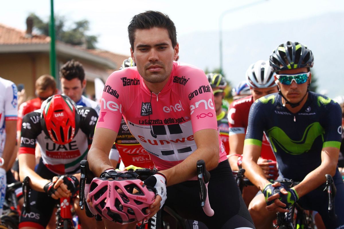 Dumoulin moet afstappen voor grote boodschap en rijdt op grote achterstand (foto)