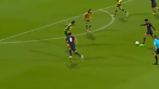 🎥 | Dirk Kuijt ❌? 0-3 achter bij rust, wereldgoal Jong-PSV'er Nassoh