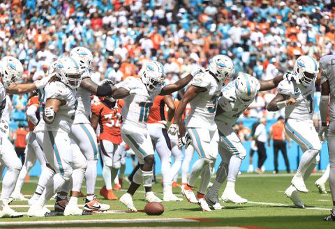Miami Dolphins scoren 70 punten in ruime zege op Denver Broncos