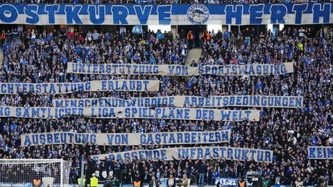 📸 | Fans van Hertha BSC maken tijdens wedstrijd statement tegen WK voetbal in Qatar