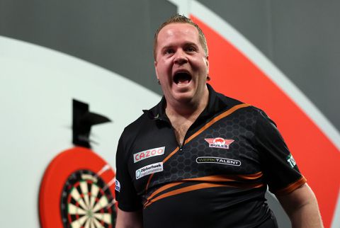 'Aubergenius' Dirk van Duijvenbode verslaat wereldkampioen Michael Smith en staat in de halve finales op Euro Tour 10