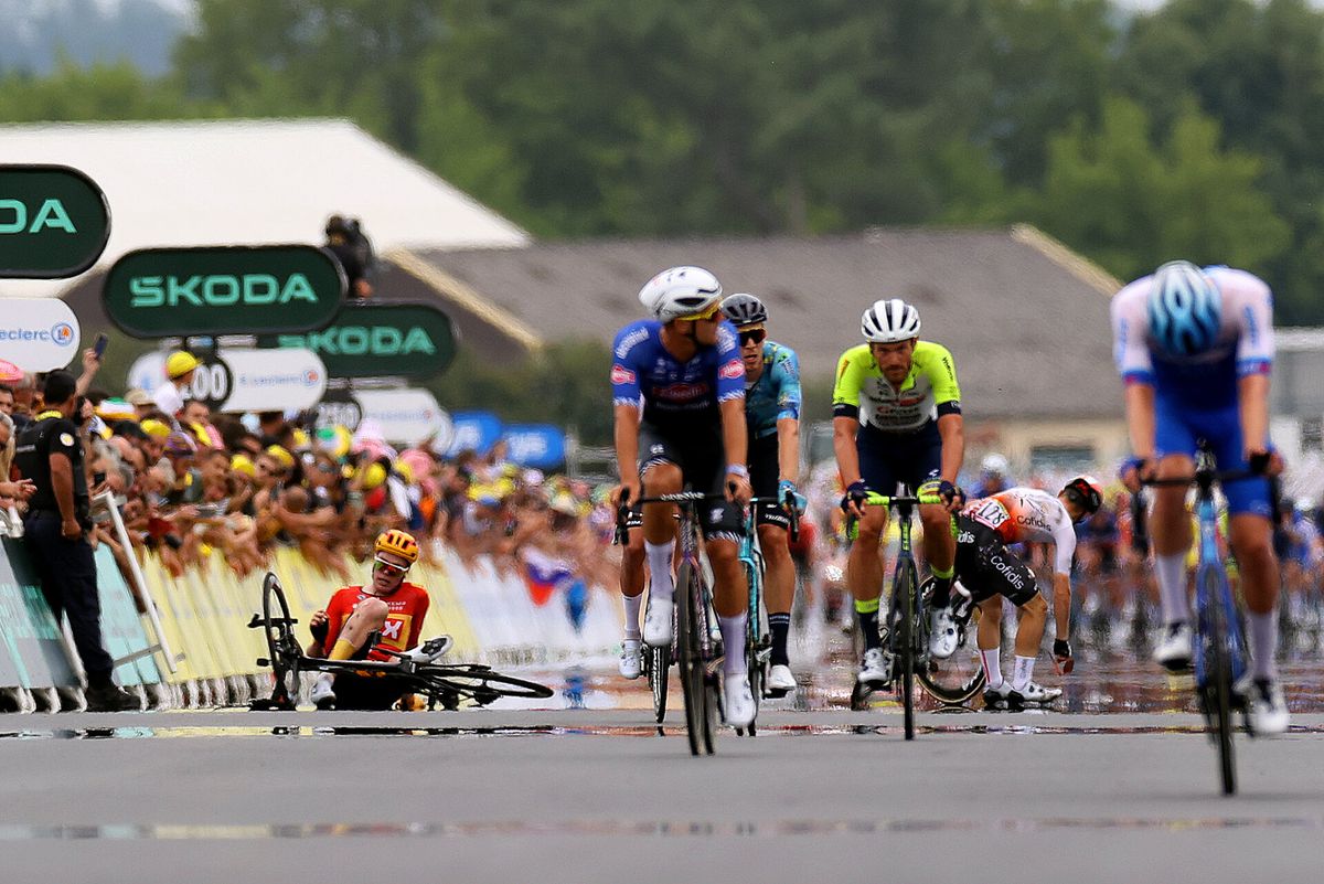 Flinke straffen na eindsprint in de Tour: onder andere Mathieu van der Poel krijgt boete