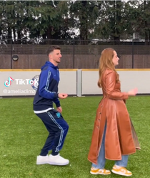 🎥 | Mason Mount doet cringy TikTok-dansje: 'Misschien moet hij zich focussen op z’n spel'