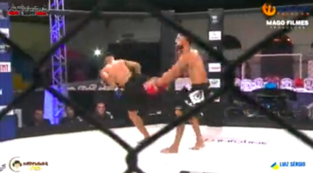 🎥 | MMA-vechter debuteert bij de profs met DEZE 'spinning hook kick'-KO