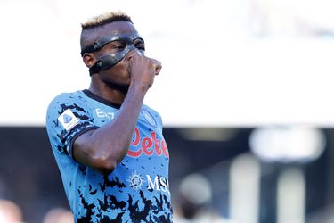 🎥 | Koploper Napoli wint mede dankzij hattrick van Victor Osimhen van Sassuolo