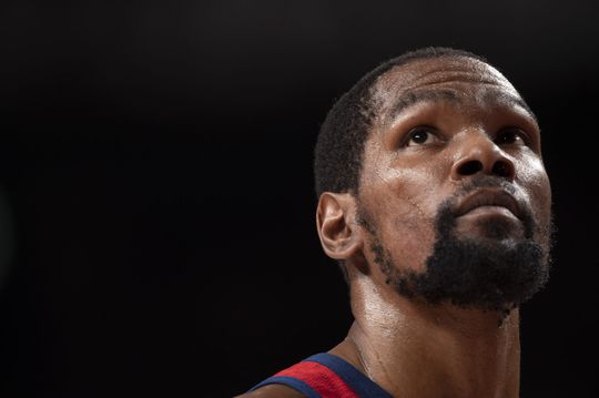😂 | NBA-ster Kevin Durant snapt TikTok niet, zijn reactie is geestig: 'Hoe werkt deze shit?'