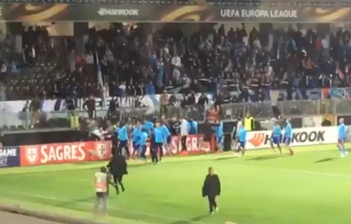 Evra krijgt rood vóór duel omdat hij moet vechten tegen Marseille-hooligans (video)