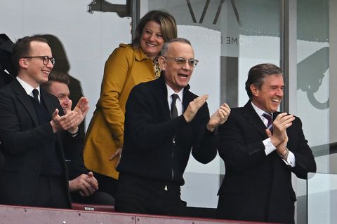 📸 | Acteur Tom Hanks juichend gespot op tribune Aston Villa