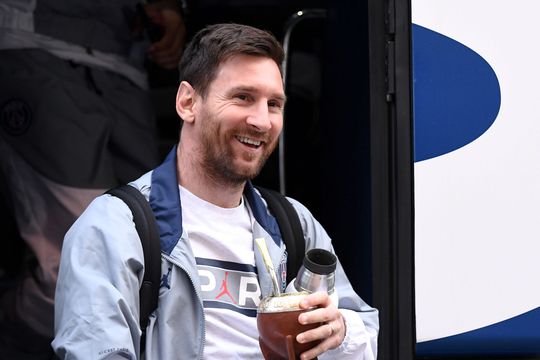 🎥 | Messi stuurde Agüero een bericht na comeback Real: 'Houd op, dit kan niet waar zijn'