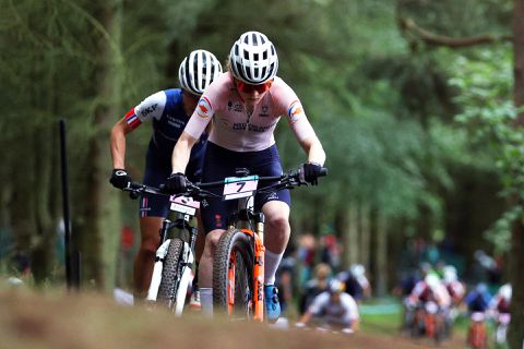 Wat een strijdlust! Puck Pieterse pakt WK-brons bij cross-country-wedstrijd