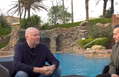 🎥 | Raymond van Barneveld heeft zin in Bahrain Darts Masters: 'Benieuwd hoe het publiek is'