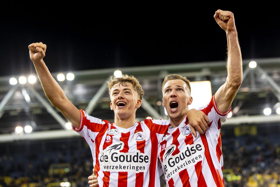Dit zijn de opstellingen van Sparta en FC Twente