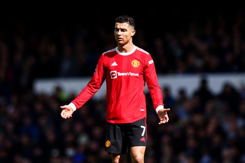 Cristiano Ronaldo zegt sorry voor kapotmaken telefoon en nodigt slachtoffer uit voor duel