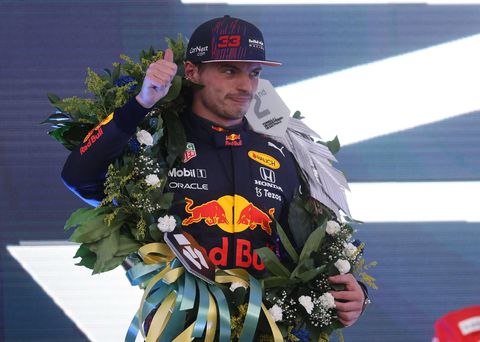 Max Verstappen doneert 50.00 euro boete aan 'goede doel': 'Daar kunnen ze goed van dineren, met dure wijn'