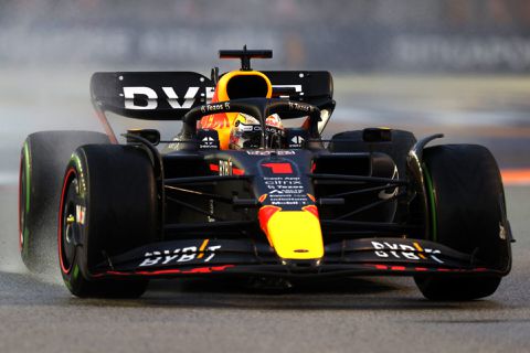 Sing-aporing in the rain: Max Verstappen glibbert naar P2 bij natte 3e vrije training