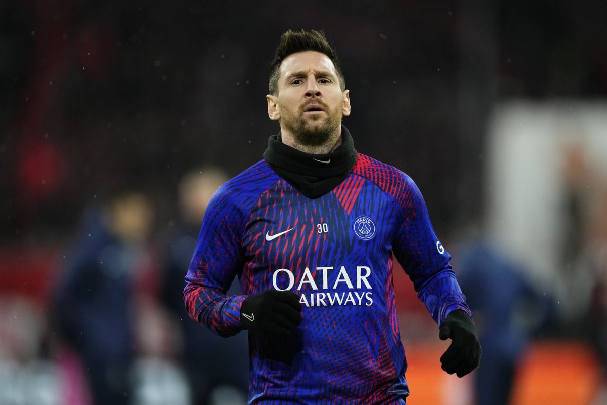 PSG-fans gaan Messi uitfluiten: 'Zijn salaris komt niet overeen met wat hij presteert'