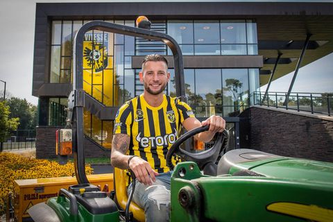 Nog geen Mitchell Dijks bij Vitesse: 'Kan wel weer een beetje terug in de groep komen'