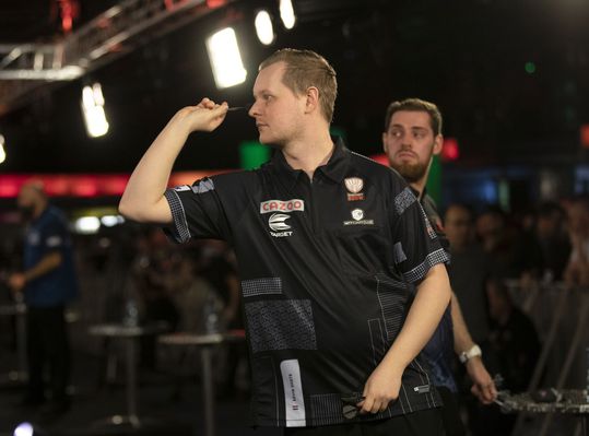 Darter Kevin Doets gooit magische 9-darter op Development Tour 10