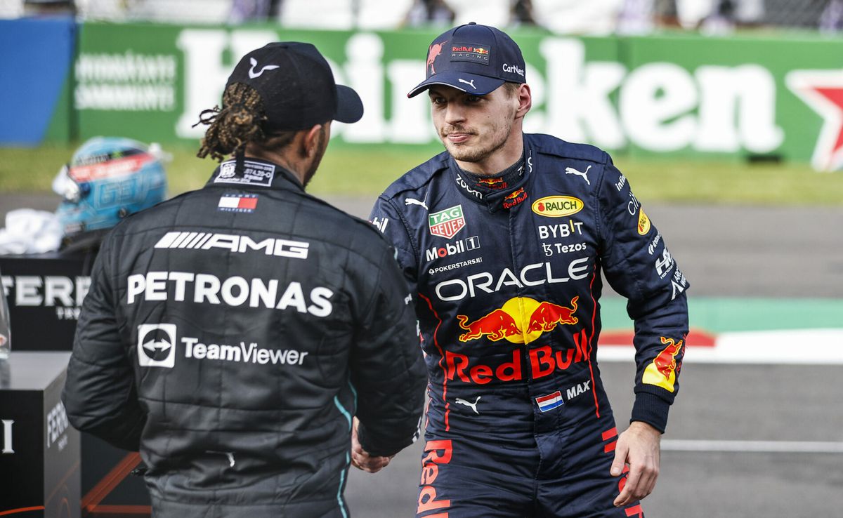 Verstappen weet: 'Als Hamilton een goede auto heeft, doet hij mee om de wereldtitel'