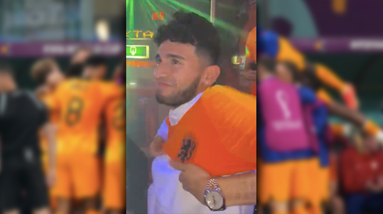 🎥 | Ricardo Pepi neemt verlies VS als een man en draagt Oranje-shirt in Groningse kroeg