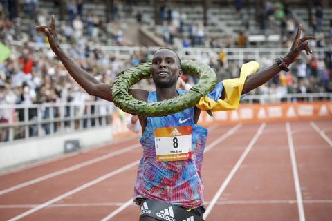 Felix Kirwa loopt marathon-plus: Keniaan wint ondanks dubbele verkeerde afslag in Stockholm