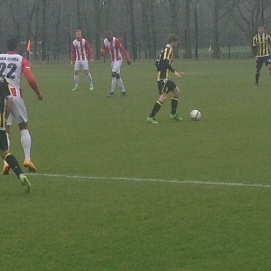 Vitesse verslaat FC Oss in doelpuntrijk oefenduel