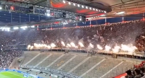 🎥🤣​ | Eintracht Frankurt-fans vinden originele oplossing op vuurwerkban van UEFA