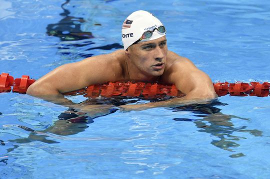 Kersverse vader Lochte wacht nog even met rentree