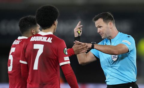 Dit is de scheidsrechter bij AZ tegen West Ham in de halve finale Conference League