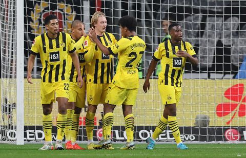 Borussia Dortmund wint topper van Eintracht Frankfurt; assist Donyell Malen