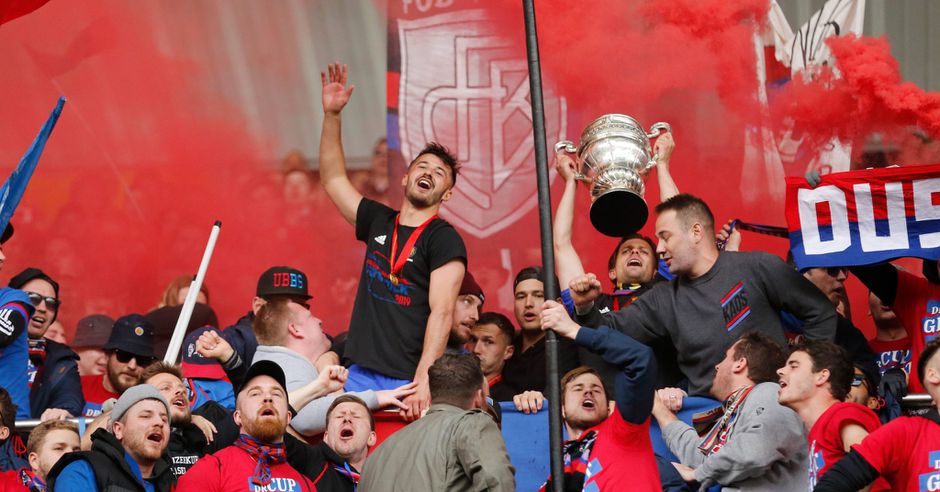 Dit is waarom het uitvak bij PSV-FC Basel zo goed als leeg is