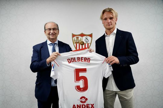 Dit is waarom Kasper Dolberg met rugnummer 5 speelt bij Sevilla