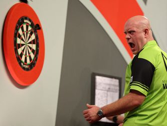 Michael van Gerwen verslaat Barney en deelt dis uit: 'Hij is als Stuttgart'