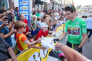 🎥 | Wout van Aert klopt Mathieu van der Poel bij Draai van de Kaai