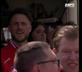 🎥 🥙 | Ricky van Wolfswinkel haalt broodje kebab bij stadion Oude Meerdijk: 'Niet voor mij'