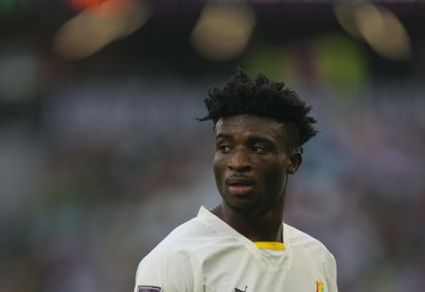 Dit zijn de opstellingen van Ghana en Uruguay, met Suárez en Kudus